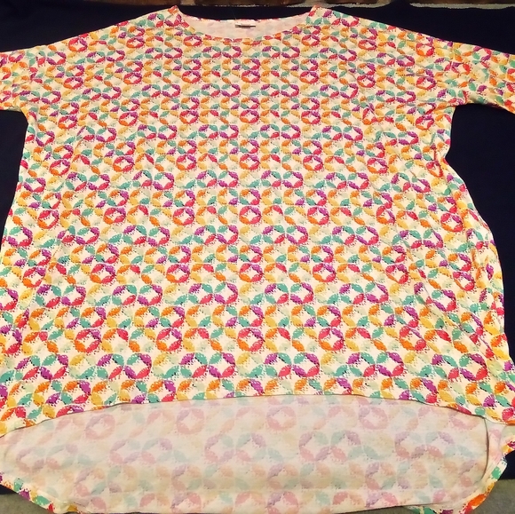 Lula Roe High Low Top - Picture 3 of 8